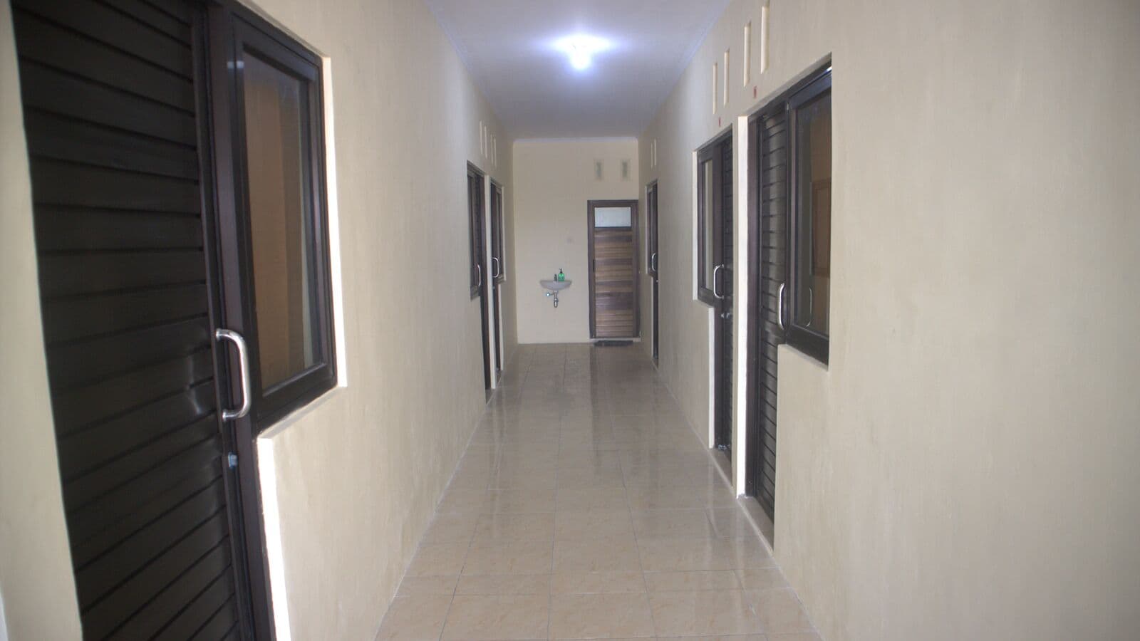 Suasana ruang santai di Kost Putri G&B House